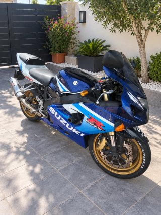 Suzuki GSXR 600 K5 venta o cambio por scooter 125