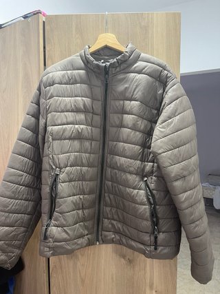 Abrigo acolchado gris
