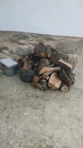 Leña para chimenea o barbacoa