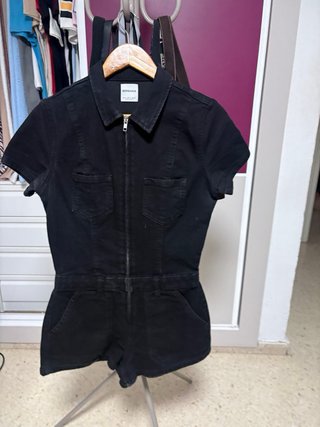 Mono corto Bershka negro talla M