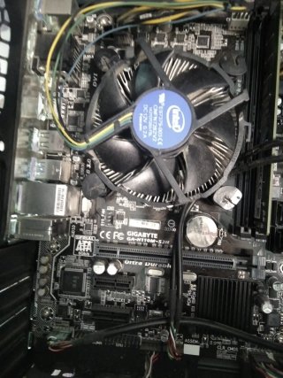 Torre PC Hiditec Negra para Piezas