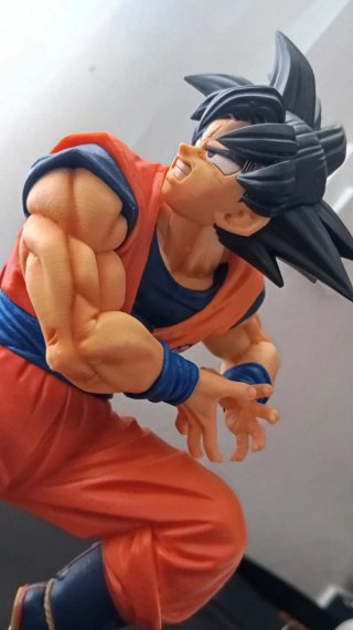 ✅FIGURA GOKU DRAGON BALL