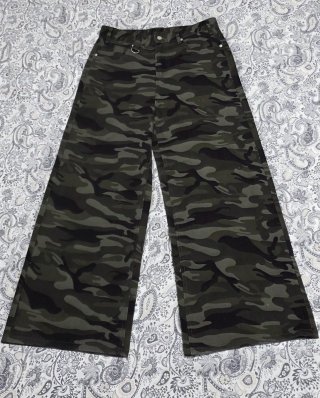 Pantalón camuflaje ancho