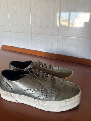 Sneakers Stradivarius color argento/verde oliva