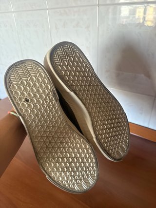 Sneakers Stradivarius color argento/verde oliva