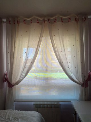 Cortinas de lino con lunares rosas