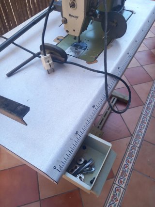 Máquina de coser Rimoldi