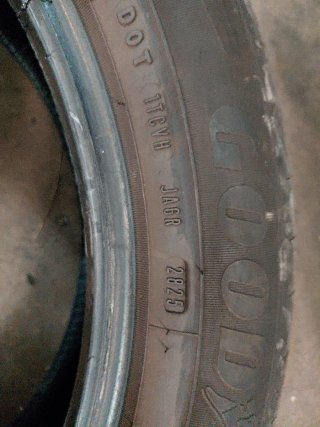 Neumáticos Goodyear 235/50-20 (2 unidades)