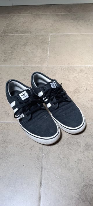 Scarpe Adidas uomo nere e bianche