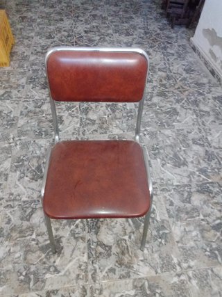 3 Sillas Marrones Metálicas
