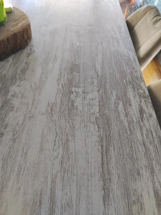 Mesa de comedor de madera