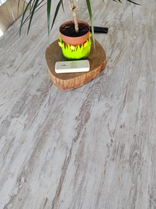 Mesa de comedor de madera