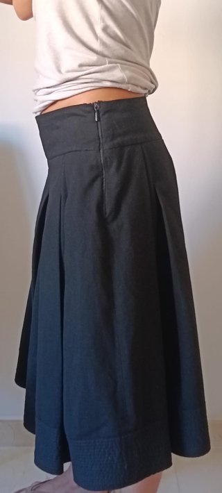 Falda midi Zara Talla 36(TALLA ZARA etiqueta M)
