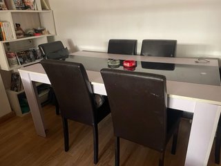 Mesa moderna cristal y piel