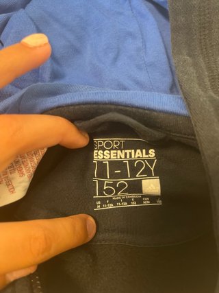 Sudadera Adidas con cremallera y capucha