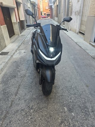 Moto NEXT Scooter Negra