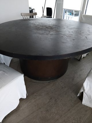 Mesa de comedor redonda de hierro estilo corten