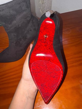 Botines Icónicos (Daga, Tacón Dorado, Espada)