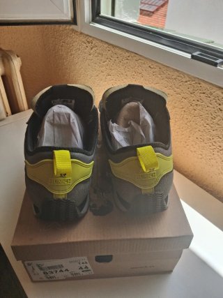 Zapatillas Munich Grises y Amarillas