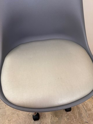 Silla de oficina gris y beige