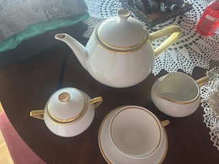 Juego de té vintage loza blanca filo dorado