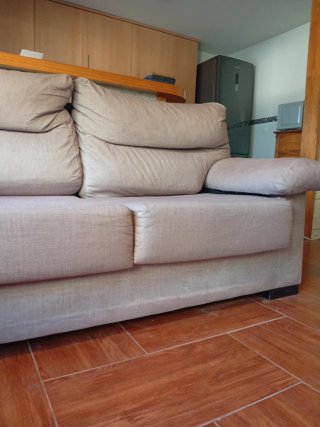 Sofá de tela gris