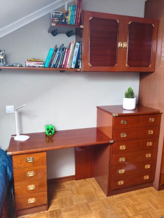 Habitación modular estilo camarote de barco.