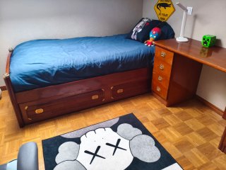 Habitación modular estilo camarote de barco.