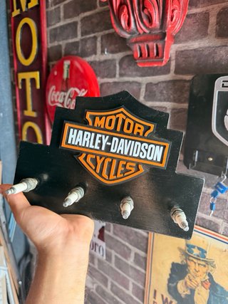 Cartel Harley Davidson con Llaveros