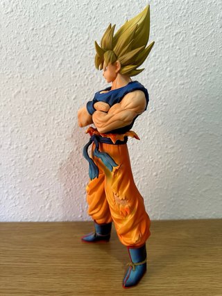 Figura Goku Super Saiyan - Dragon Ball Z