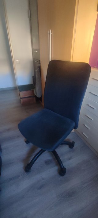 Silla de oficina giratoria con ruedas
