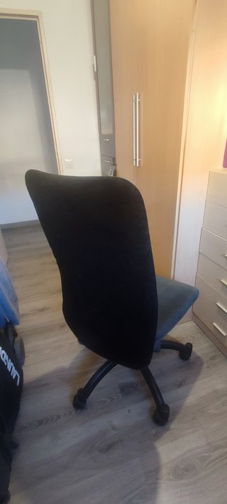 Silla de oficina giratoria con ruedas