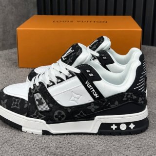 Louis Vuitton Zapatillas  Blancas y Negras