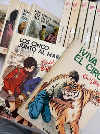 21 volúmenes de LOS CINCO de Enid Blyton
