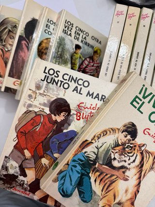 21 volúmenes de LOS CINCO de Enid Blyton