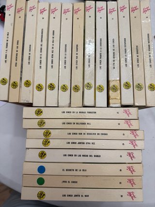 21 volúmenes de LOS CINCO de Enid Blyton