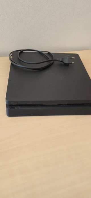 PS4 Slim Negra + 3 Mandos + Juegos