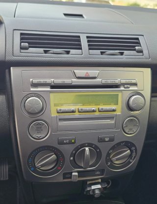Mazda 2 2005