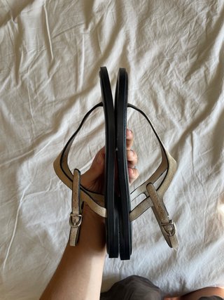 Sandalias Zara negras y doradas