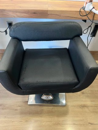 3 Sillones de peluquería negro y plateado