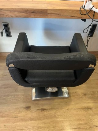 3 Sillones de peluquería negro y plateado