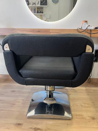 3 Sillones de peluquería negro y plateado