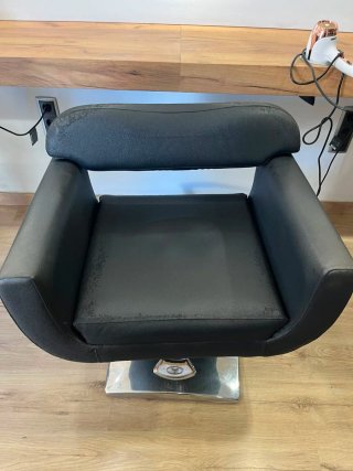 3 Sillones de peluquería negro y plateado