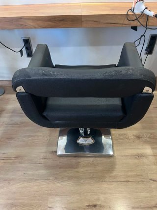 3 Sillones de peluquería negro y plateado