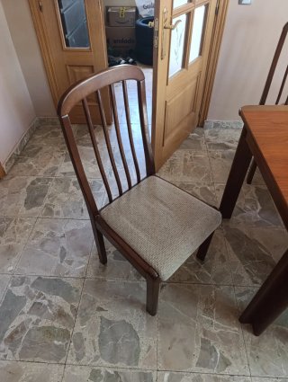 Mesa de comedor de madera