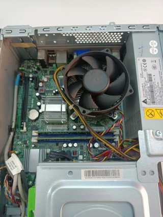 Acer Veriton PC Desktop con password dà formattare