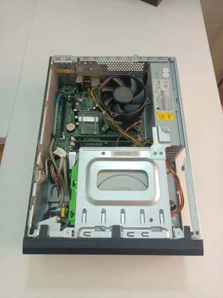 Acer Veriton PC Desktop con password dà formattare