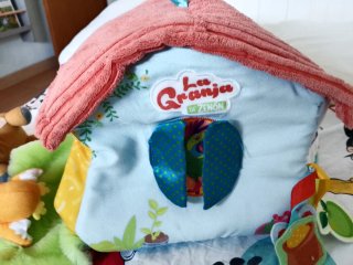 Casita Granja Zenón Peluche Caballo y Pollito