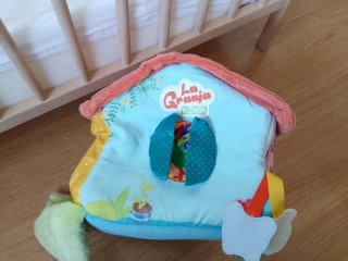 Casita Granja Zenón Peluche Caballo y Pollito