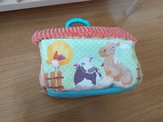 Casita Granja Zenón Peluche Caballo y Pollito